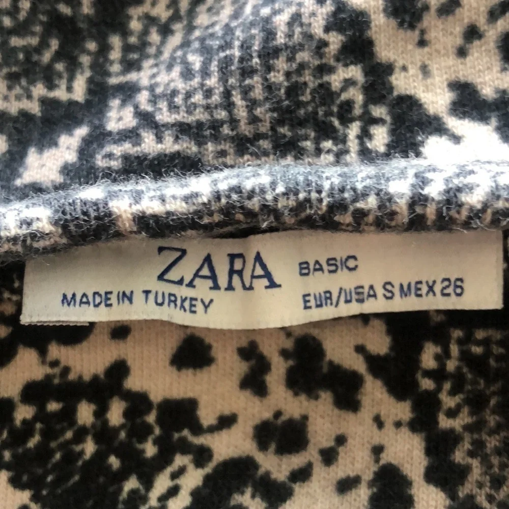 ZARA Women's Small Black Snakeskin Print‎ Long Sleeve Crop Top Cozy Comfy